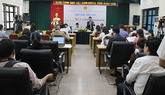 Toan-canh-hop-bao-6156-1573458141.jpg
