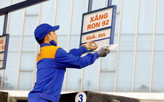 Tăng giá xăng, giảm giá dầu