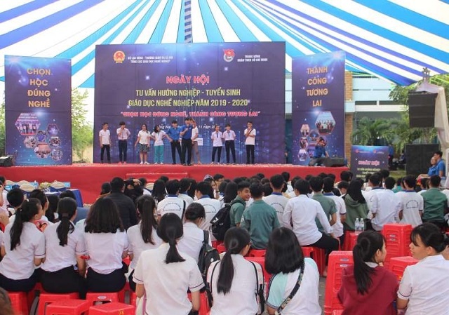 Ngay-hoi-tu-van-huong-nghiep-t-5729-3854