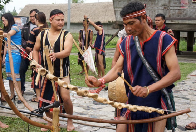 Nghệ nhân Tây Nguyên giúp người dân giảm nghèo
