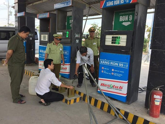Gian nan chặn xăng giả ra thị trường