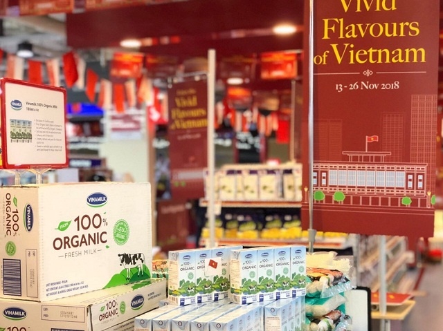 Sua-tuoi-Vinamilk-tai-Singapor-2528-5865
