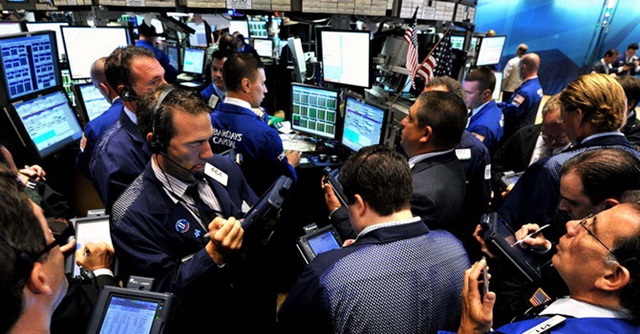 Tổng thống Trump để ngỏ tăng thuế với hàng Trung Quốc, Dow Jones mất 270 điểm