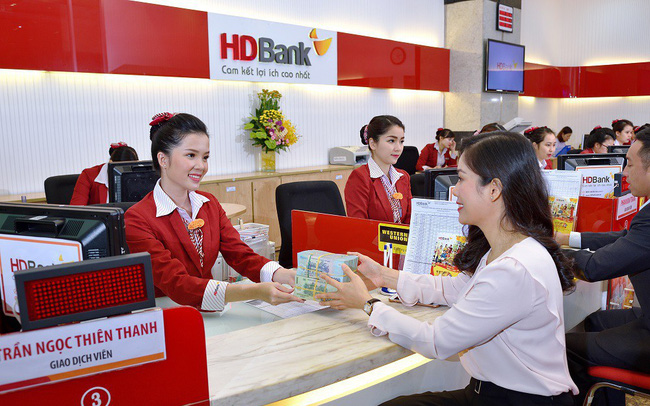 Cổ phiếu HDB của HDBank tăng trần sau thông tin mua cổ phiếu quỹ