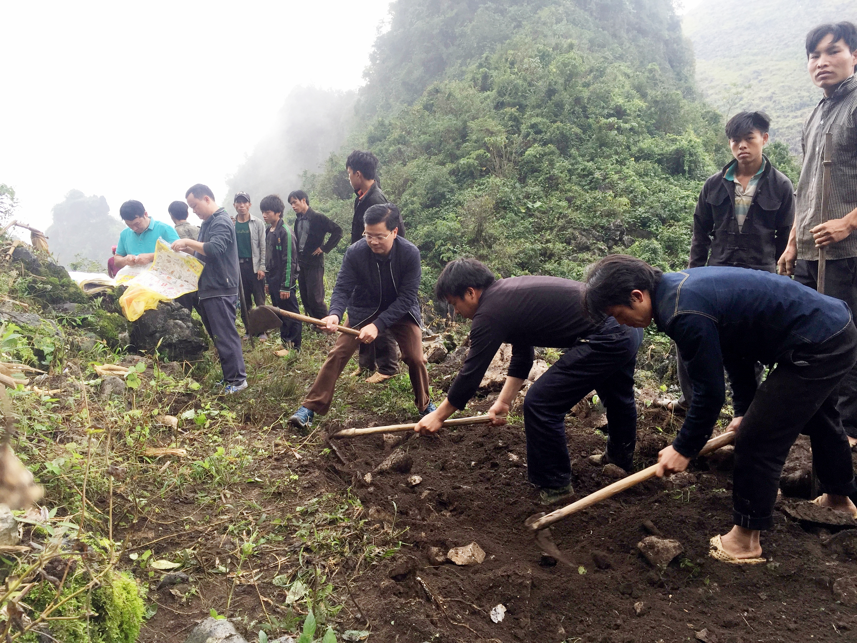Mùa Xuân đến sớm trên bản Mông – Trù Sán