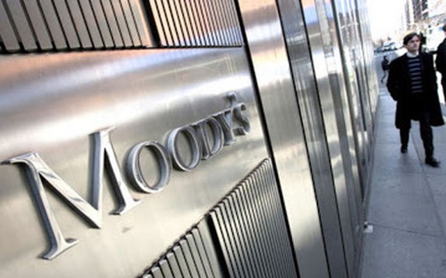 Moody’s hạ bậc triển vọng của 18 ngân hàng Việt Nam