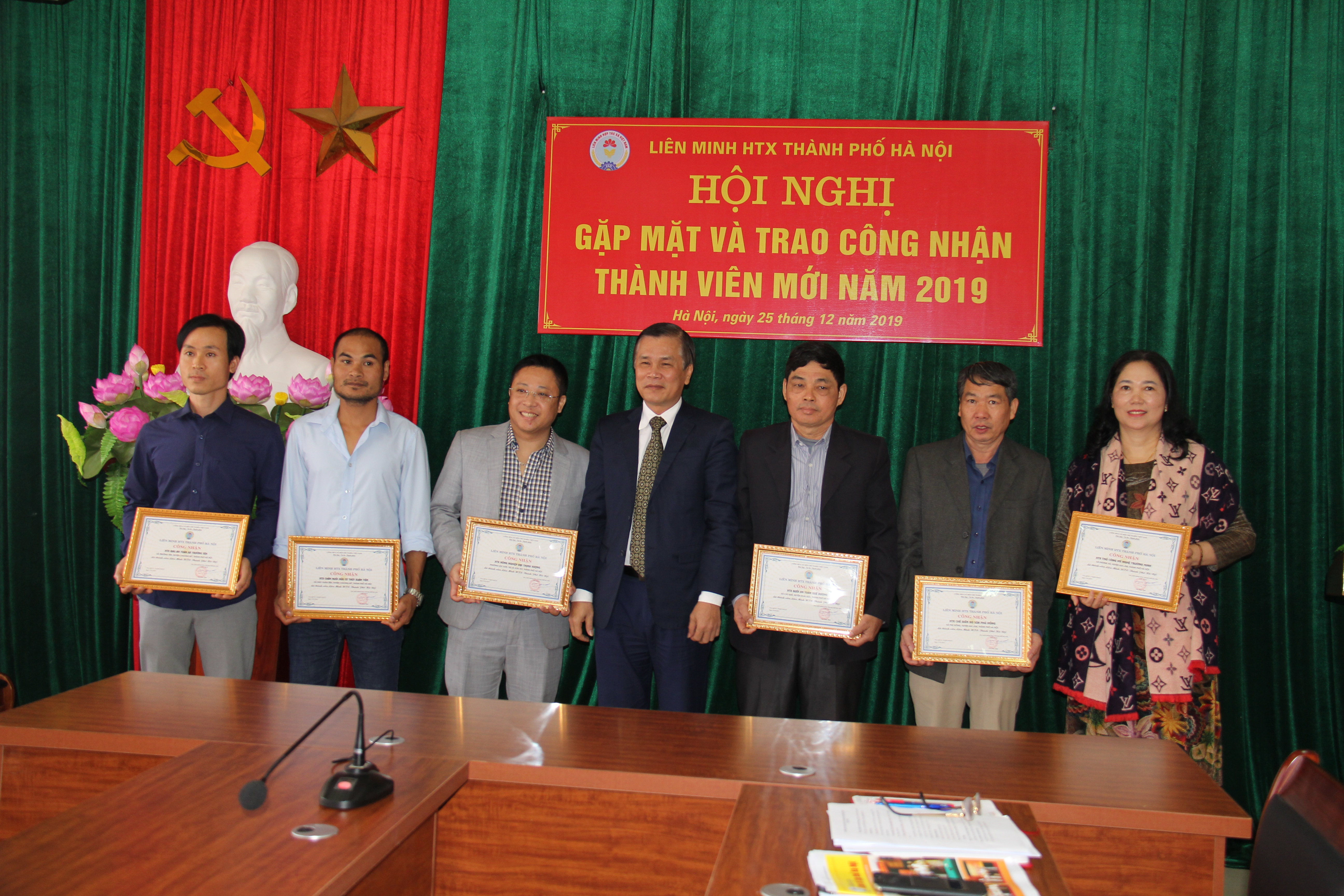 Liên minh HTX Tp.Hà Nội gặp mặt và trao công nhận thành viên mới năm 2019