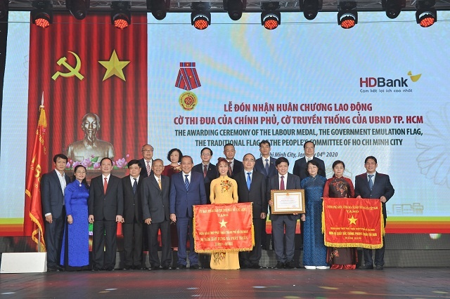 4-HDBank-don-nhan-su-chuc-mung-6598-5314