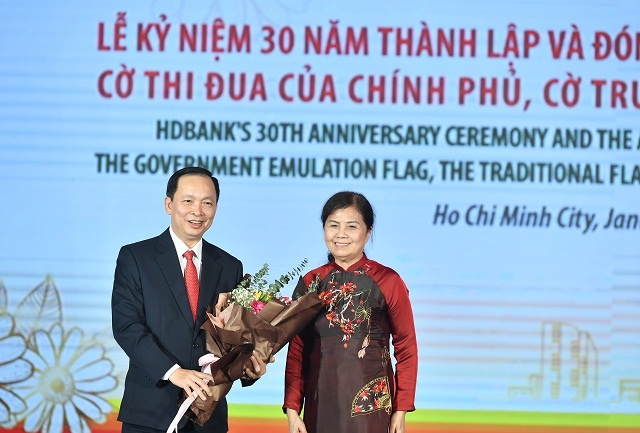 4b-HDBank-Ong-Dao-Minh-Tu-phat-6329-5178