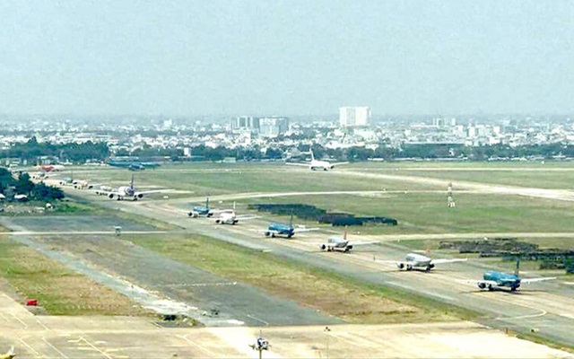 Đi lại Tết Nguyên đán: Đường sắt còn vé, hàng không chỉ còn bay đêm
