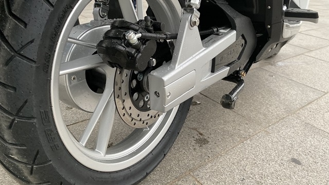 Xe máy điện eSH của Pega cạnh tranh với xe máy SH của Honda Việt Nam