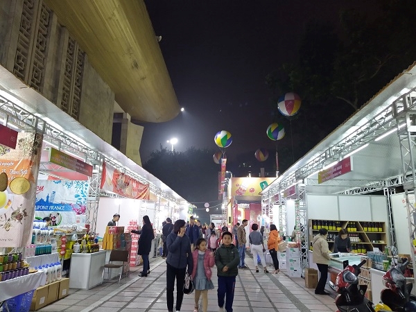 Hà Nội khai mạc Hội chợ xuân Giảng Võ và đồ uống năm 2020