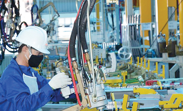 Nhieu-suc-ep-voi-nen-kinh-te-J-9976-3372