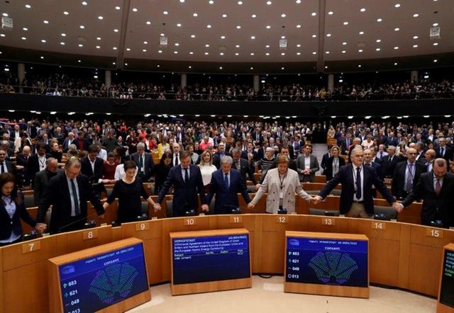 Nghị viện Châu Âu thông qua Brexit, “nghẹn ngào” tiễn Anh rời khối
