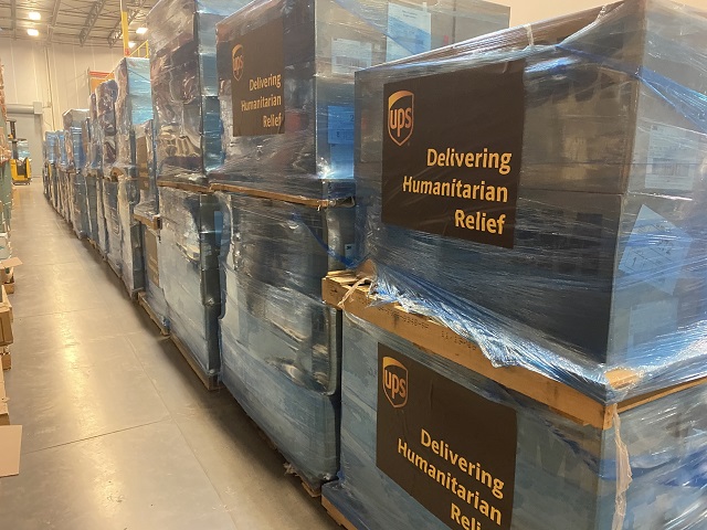 UPS vận chuyển hàng không hơn 2 triệu khẩu trang và dụng cụ bảo hộ y tế đến Trung Quốc