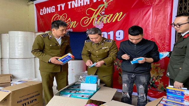 Kinh hoàng khẩu trang y tế được làm từ giấy vệ sinh