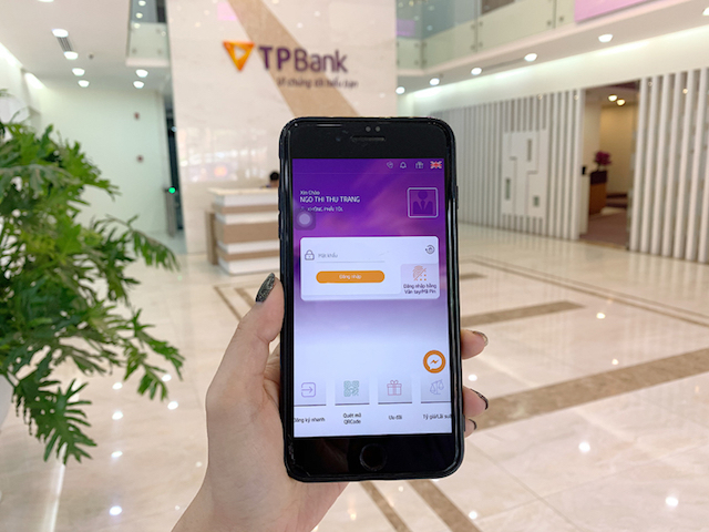 Hàng triệu khách hàng được miễn, giảm phí dịch vụ chuyển tiền online từ ngày 25/2