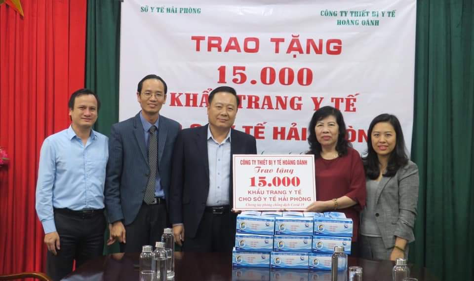 Ngành Y tế Hải Phòng tiếp nhận trao tặng 15.000 khẩu trang y tế