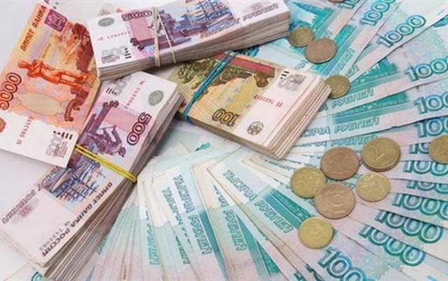 Đồng ruble của Nga giảm xuống mức thấp nhất trong 4 năm