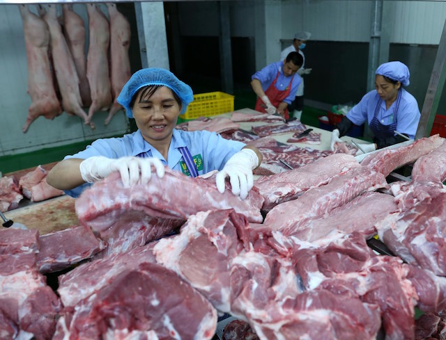 Tăng nhập thịt heo ngoại, 'cảnh báo đỏ' với ngành chăn nuôi