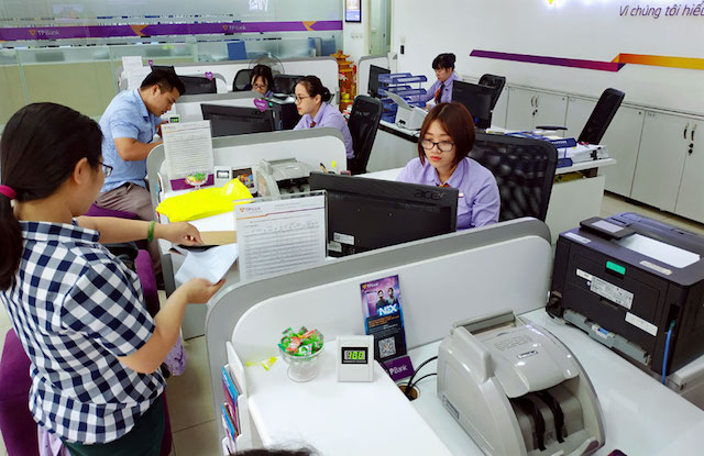 Doanh nghiệp khó khăn do dịch bệnh tăng áp lực lên ngân hàng