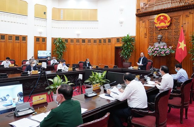 Thủ tướng chủ trì họp Thường trực Chính phủ bàn các giải pháp mới chống dịch COVID-19