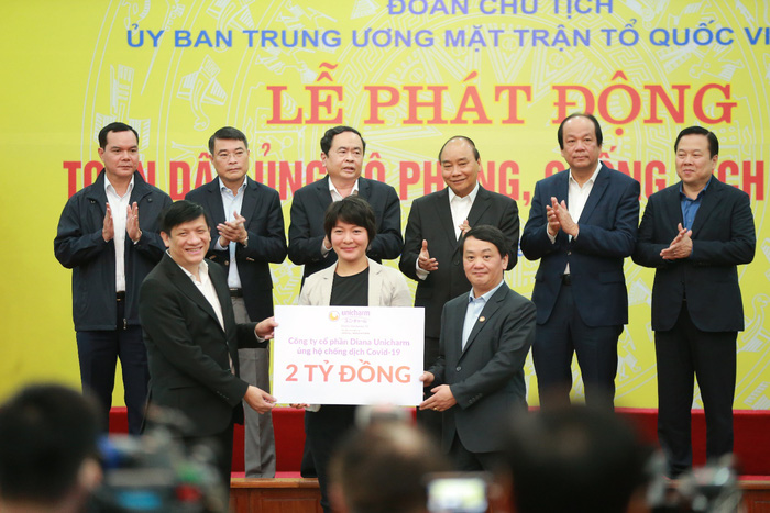 Diana Unicharm ủng hộ vật phẩm trị giá 200 triệu đồng cho bệnh viện Bạch Mai