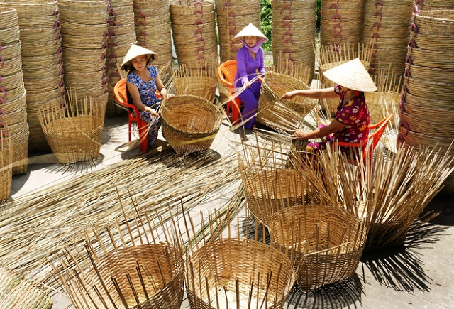 Làng nghề đan đát giúp đồng bào Khmer thoát nghèo