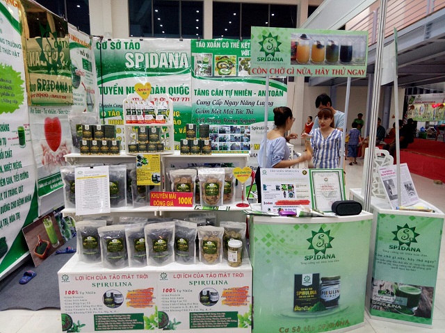 Con đường khởi nghiệp từ trồng tảo xoắn của nữ giám đốc trẻ