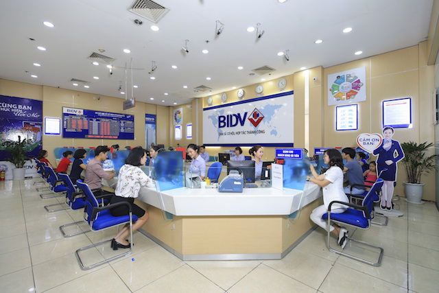Vietcombank, VietinBank, BIDV, Agribank phải giảm ít nhất 40% lợi nhuận để hạ lãi suất