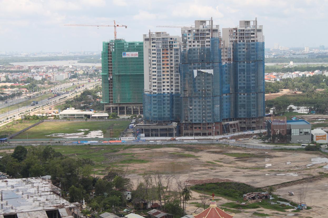Covid-19 'thổi bay' lãi ngành xây dựng - bất động sản