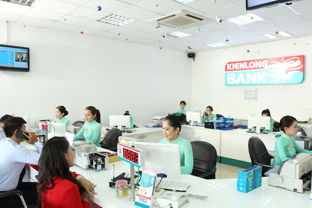Bóng ma nợ xấu vẫn rình rập các ngân hàng