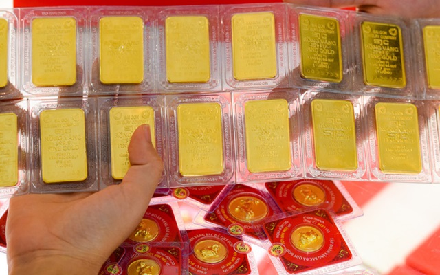 Giá vàng tăng nhẹ, thu hẹp khoảng cách mua - bán