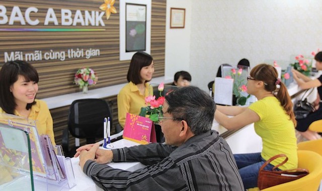 Chi phí trả lãi tiền gửi cao 'bào mòn' lợi nhuận ngân hàng
