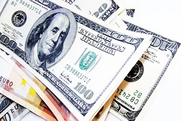 Chỉ số đồng USD tăng vượt mốc 100 điểm