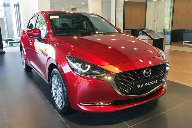 Giá Mazda 2 giảm mạnh, ngang bằng Toyota Vios