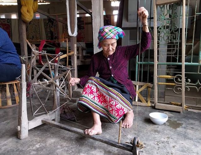 OCOP giúp thổ cẩm dân tộc Thái 'bay xa'