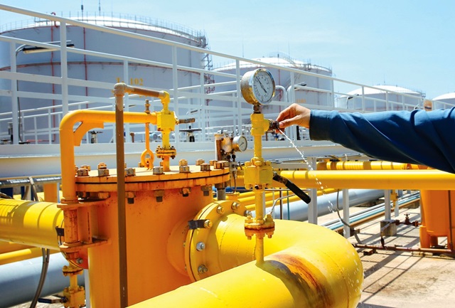 Giá dầu giảm 5% do căng thẳng Mỹ - Trung, không rõ ràng về OPEC+