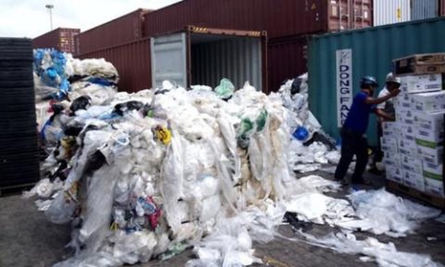 Yêu cầu 31 hãng tàu tái xuất gần 1.100 container 'rác'