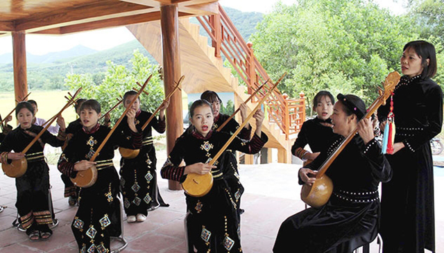 Sơn Động phát triển 'công nghiệp không khói'