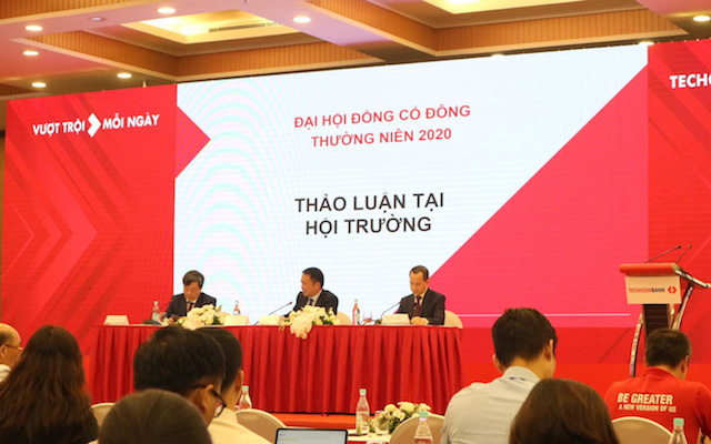Cổ đông Techcombank lo lắng khi ngân hàng tập trung tín dụng vào bất động sản