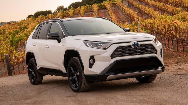 Toyota lần đầu tiên để mẫu xe RAV4 bán dưới thương hiệu Suzuki