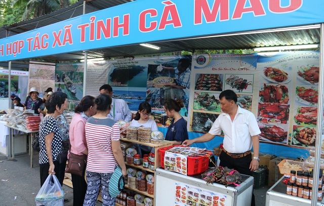 Đẩy mạnh xúc tiến thương mại để phát triển KTHT, HTX