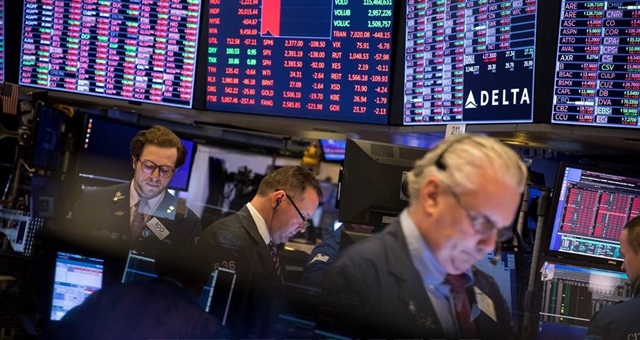 Cổ phiếu Boeing 'kích' chỉ số Dow Jones tăng trên 580 điểm