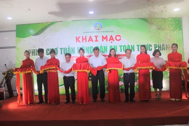 TP.HCM khai mạc Phiên chợ tuần nông sản an toàn thực phẩm 2020