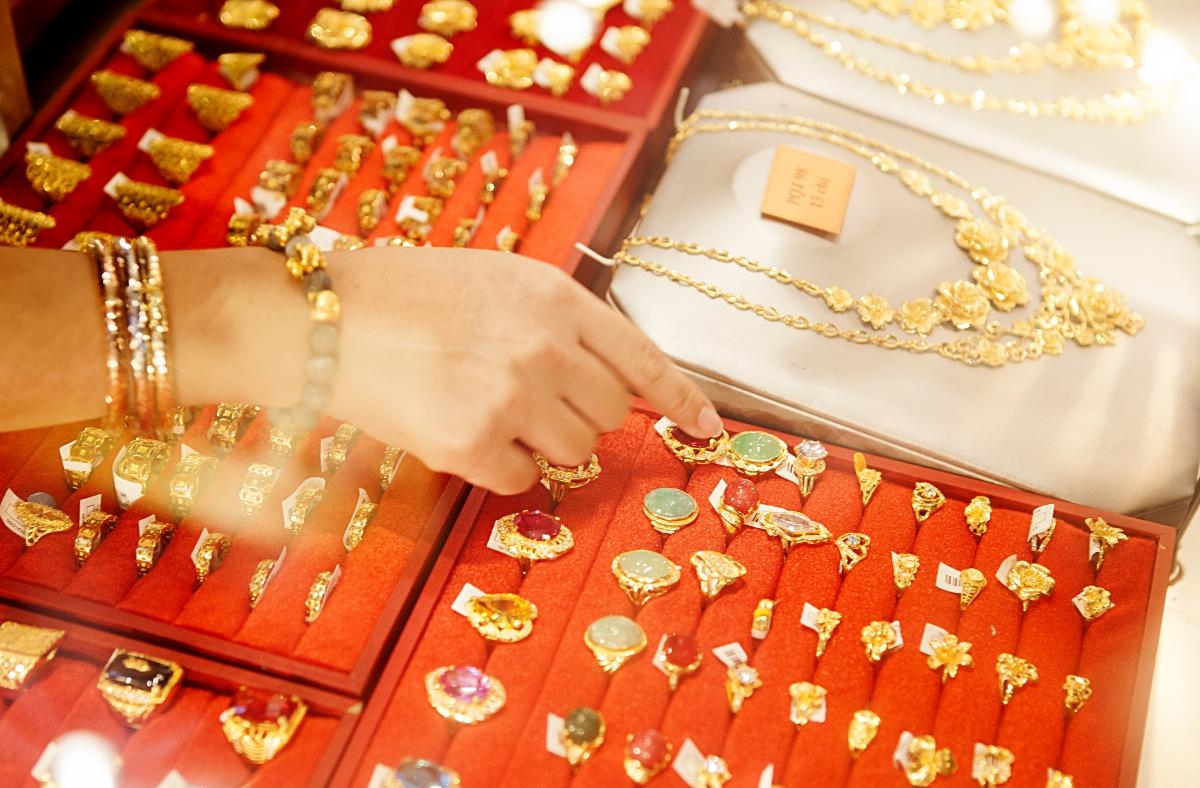 Giá vàng lập kỷ lục: Cẩn trọng 'chơi dao đứt tay'