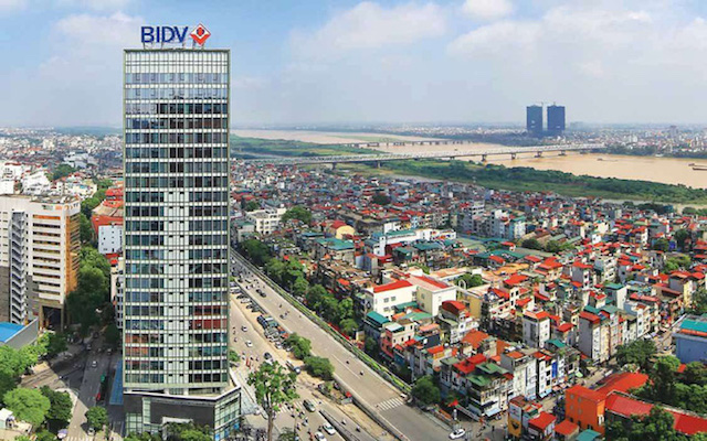Kinh tế Việt Nam cần làm gì để bật dậy sau 'cú sốc 2 vòng'?