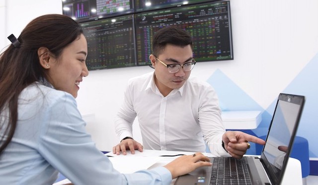 Thanh khoản suy yếu, đâu là điểm sáng của thị trường?