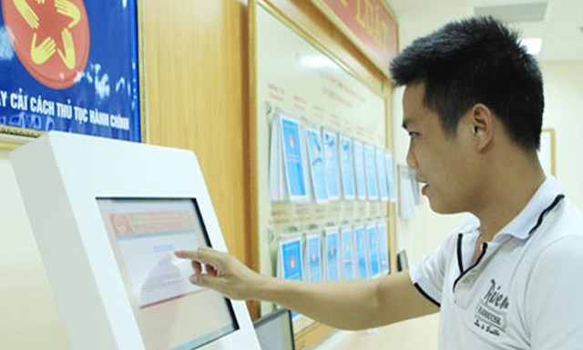 Hơn 100 khách hàng có thể tiếp cận dịch vụ công trực tuyến
