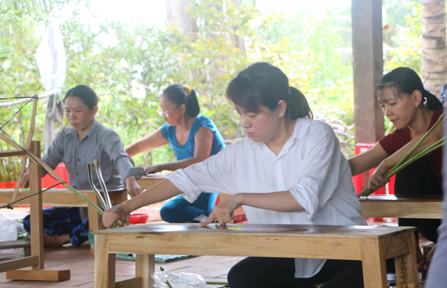 Người dân Tháp Mười quyết chí... học nghề nông
